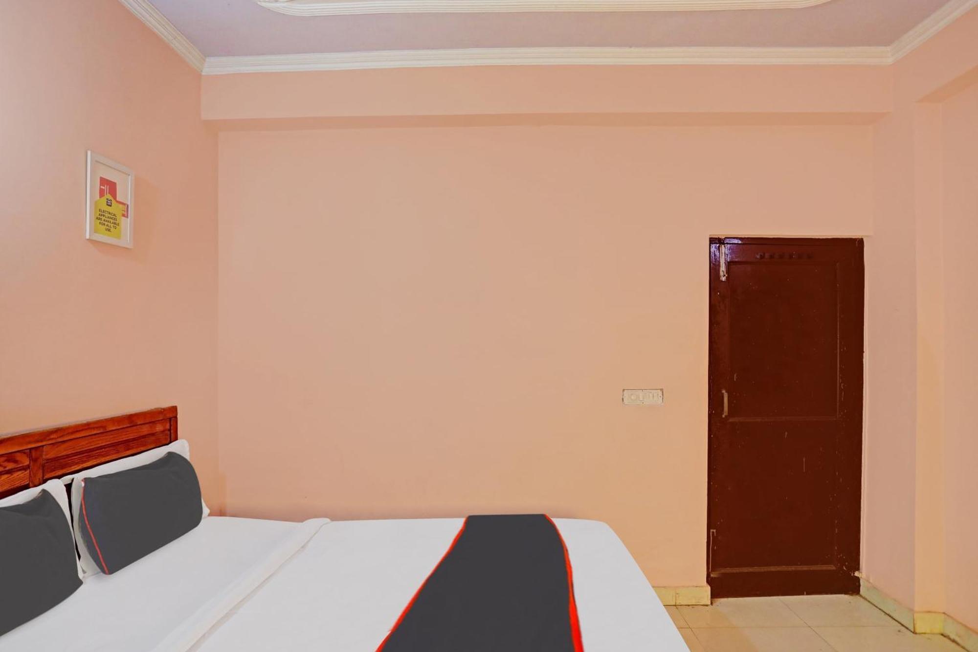 Kālkāji Devi Collection O Mayank Guest House Near Iskcon Temple Noida מראה חיצוני תמונה