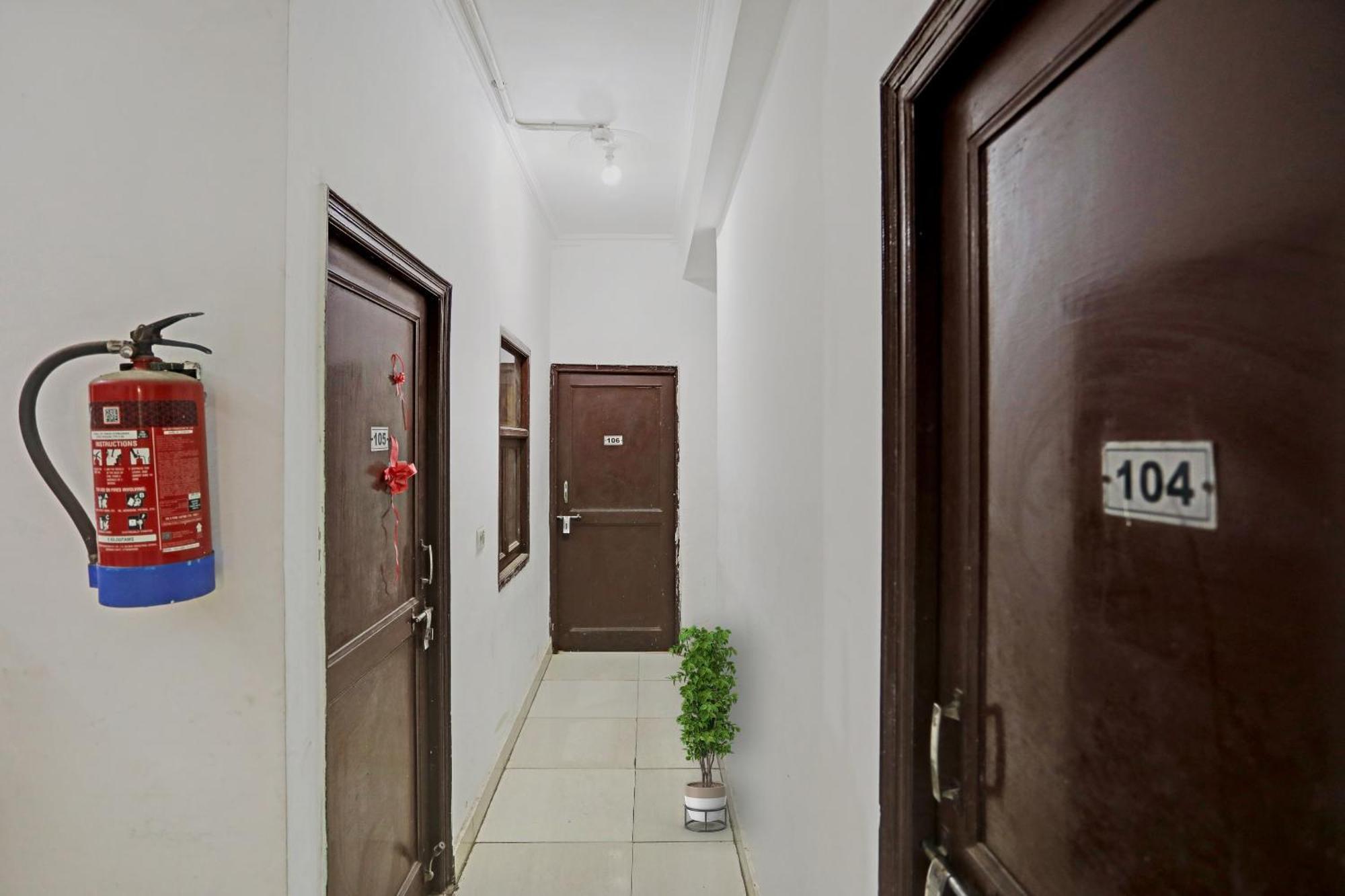 Kālkāji Devi Collection O Mayank Guest House Near Iskcon Temple Noida מראה חיצוני תמונה
